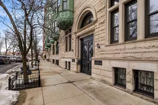 10 Charlesgate E, Boston, MA 02215 - Photo 17