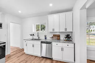 42 Washington St, Monson, MA 01057 - Photo 7