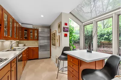 52 Pinckney St, Boston, MA 02114 - Photo 21