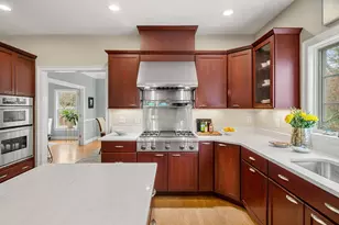 25 Stirling St, Andover, MA 01810 - Photo 9