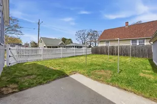44 Frontenac St, Springfield, MA 01151 - Photo 31