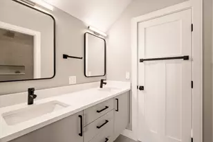 71 Greenough St, Brookline, MA 02445 - Photo 19