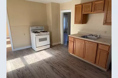 37-39 Wilmont St, Springfield, MA 01108 - Photo 5