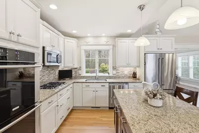 140 Pheasant Hill Cir, Barnstable, MA 02635 - Photo 3