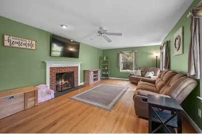 65 Center St, Groveland, MA 01834 - Photo 3