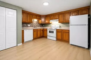 52 Swanson Ct, Boxborough, MA 01719 - Photo 3