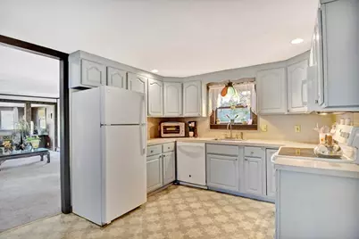 31 Spring St, Lunenburg, MA 01462 - Photo 11