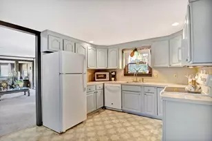 31 Spring St, Lunenburg, MA 01462 - Photo 11