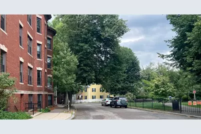 7 Perry St #1R, Brookline, MA 02445 - Photo 3