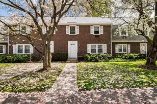 9 Town House Dr, Newton, MA 02460 - Photo 1
