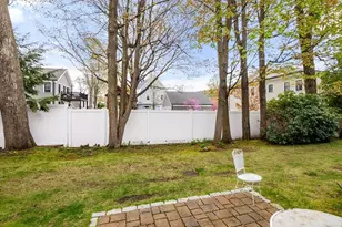 9 Town House Dr, Newton, MA 02460 - Photo 3