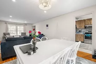 9 Town House Dr, Newton, MA 02460 - Photo 9
