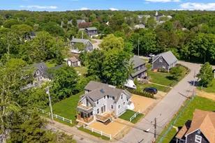 33 Vineyard Ave, Oak Bluffs, MA 02557 - Photo 3
