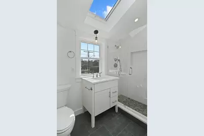 33 Vineyard Ave, Oak Bluffs, MA 02557 - Photo 17