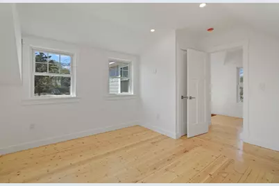 33 Vineyard Ave, Oak Bluffs, MA 02557 - Photo 25
