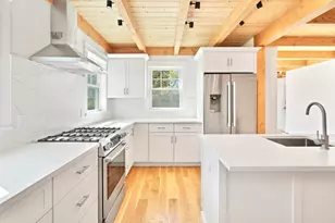 33 Vineyard Ave, Oak Bluffs, MA 02557 - Photo 17