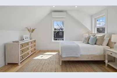 33 Vineyard Ave, Oak Bluffs, MA 02557 - Photo 15