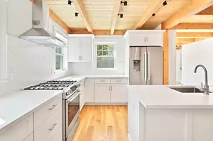 33 Vineyard Ave, Oak Bluffs, MA 02557 - Photo 9