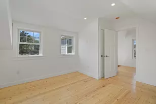 33 Vineyard Ave, Oak Bluffs, MA 02557 - Photo 13