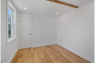 33 Vineyard Ave, Oak Bluffs, MA 02557 - Photo 7