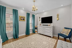25 Phillips St, Boston, MA 02114 - Photo 9