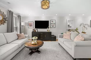 25 Phillips St, Boston, MA 02114 - Photo 3