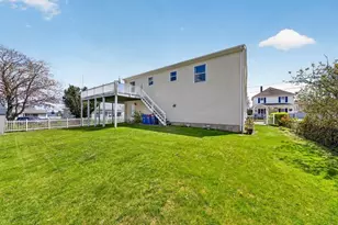17 Bellevue St, New Bedford, MA 02744 - Photo 25