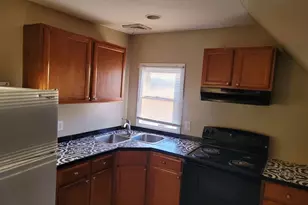27 Bourne St, New Bedford, MA 02740 - Photo 13