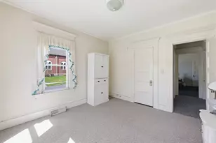 367 Broadway St, Chicopee, MA 01020 - Photo 11