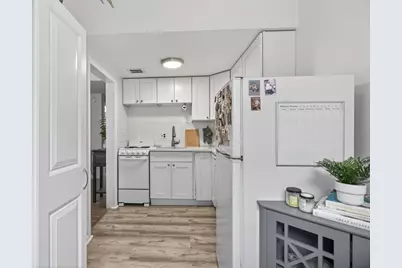 64 W Cedar St #5, Boston, MA 02114 - Photo 5