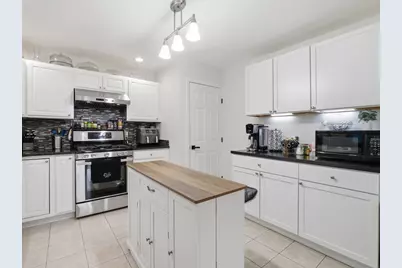 17 Thorndike St, Haverhill, MA 01832 - Photo 5