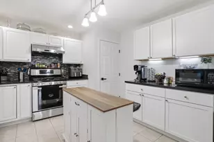 17 Thorndike St, Haverhill, MA 01832 - Photo 5
