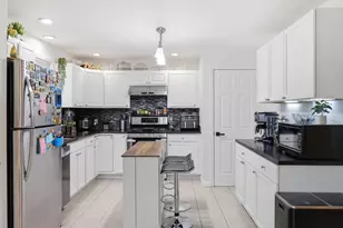 17 Thorndike St, Haverhill, MA 01832 - Photo 3