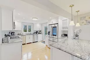 17 Lenox Ave, Saugus, MA 01906 - Photo 5