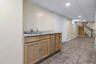 6 Pearl St, Salem, MA 01970 - Photo 33