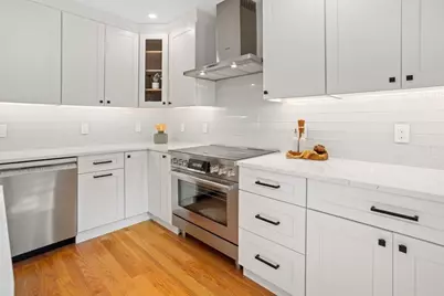 21 Vista St, Melrose, MA 02176 - Photo 7