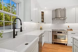 21 Vista St, Melrose, MA 02176 - Photo 5