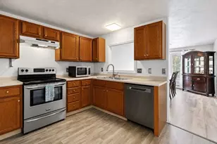 12 Hyannis Pl, Worcester, MA 01604 - Photo 5
