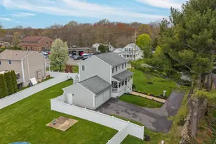 1870 County St, Somerset, MA 02726 - Photo 3
