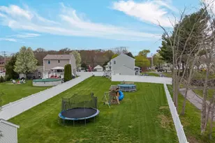 1870 County St, Somerset, MA 02726 - Photo 5