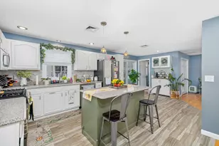1870 County St, Somerset, MA 02726 - Photo 9