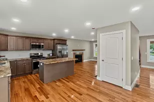 35 Focosi Ln, Ludlow, MA 01056 - Photo 5