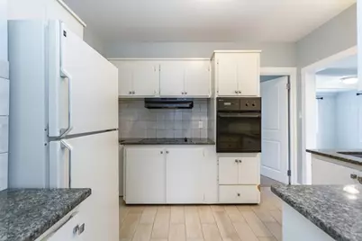 31 Bradford St, New Bedford, MA 02745 - Photo 13