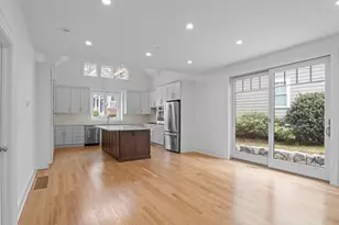 10 Deer Path Ln, Reading, MA 01867 - Photo 3