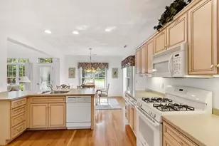 91 Emerald Ct, Tewksbury, MA 01876 - Photo 5