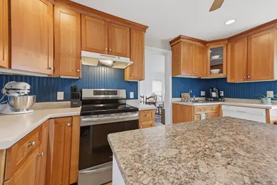 6 Wells Ave #D, Amesbury, MA 01913 - Photo 3