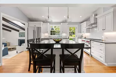 256 Robbins St, Milton, MA 02186 - Photo 9