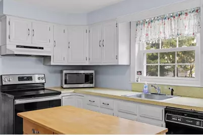 186 W Harvard St, Brockton, MA 02301 - Photo 5