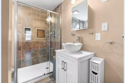 185 Eighteenth St, Lowell, MA 01850 - Photo 19