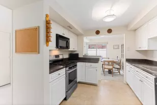 37 Elderwood Dr, Stoughton, MA 02072 - Photo 5